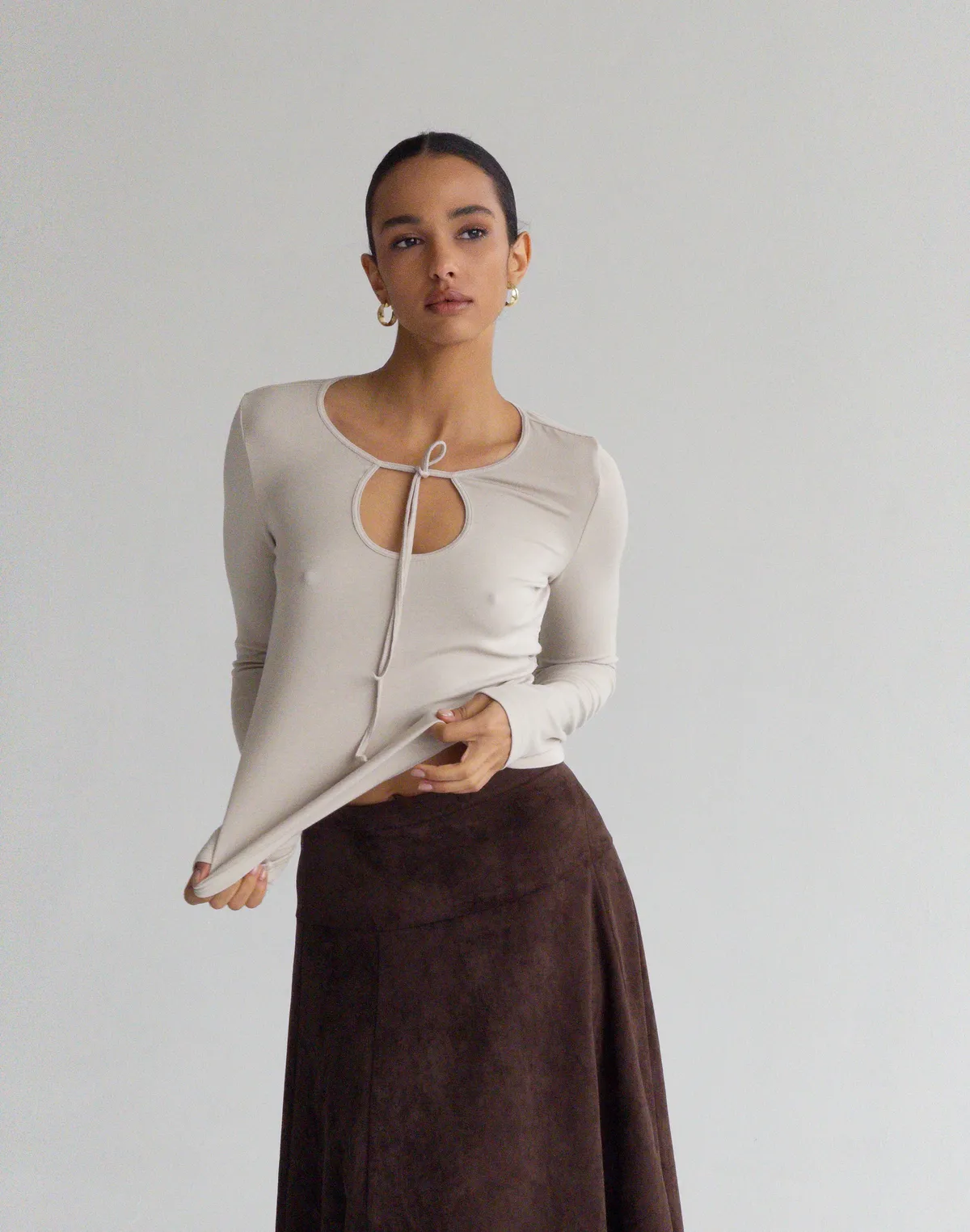 Лонгслів на зав'язці приталений, світлий капучіно - Фото 6