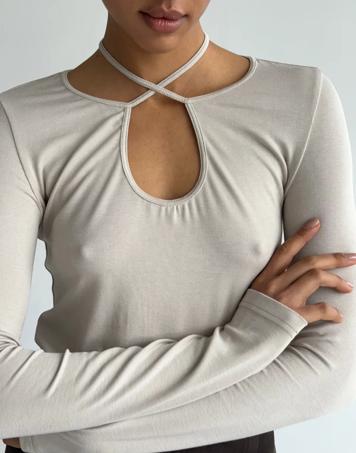 Лонгслів на зав'язці приталений, світлий капучіно - Фото 5