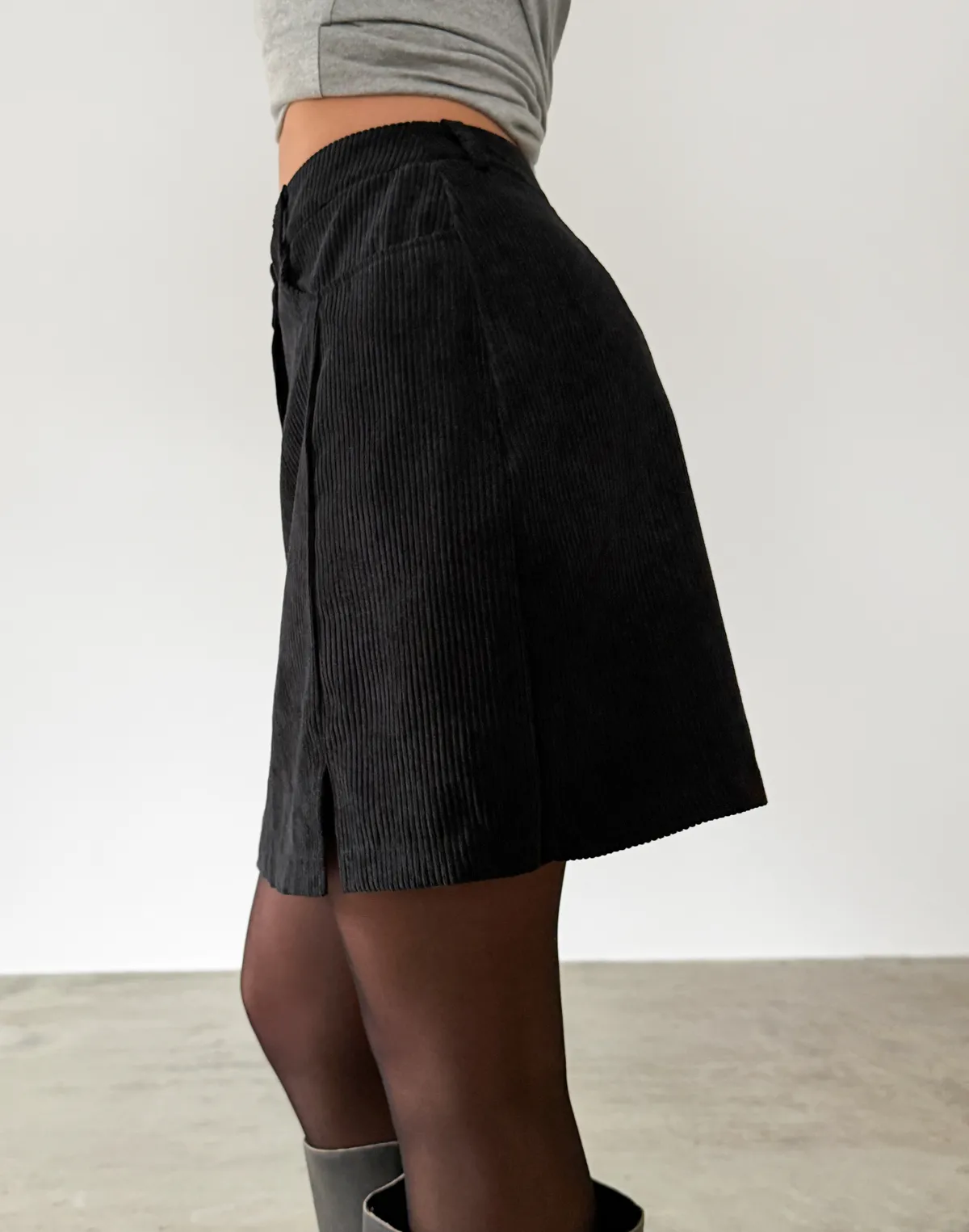 Спідниця міні вельветова, чорна - Фото 4