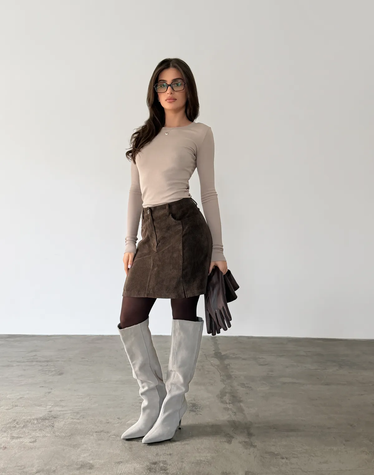 Спідниця міні вельветова, шоколадна - Фото 3