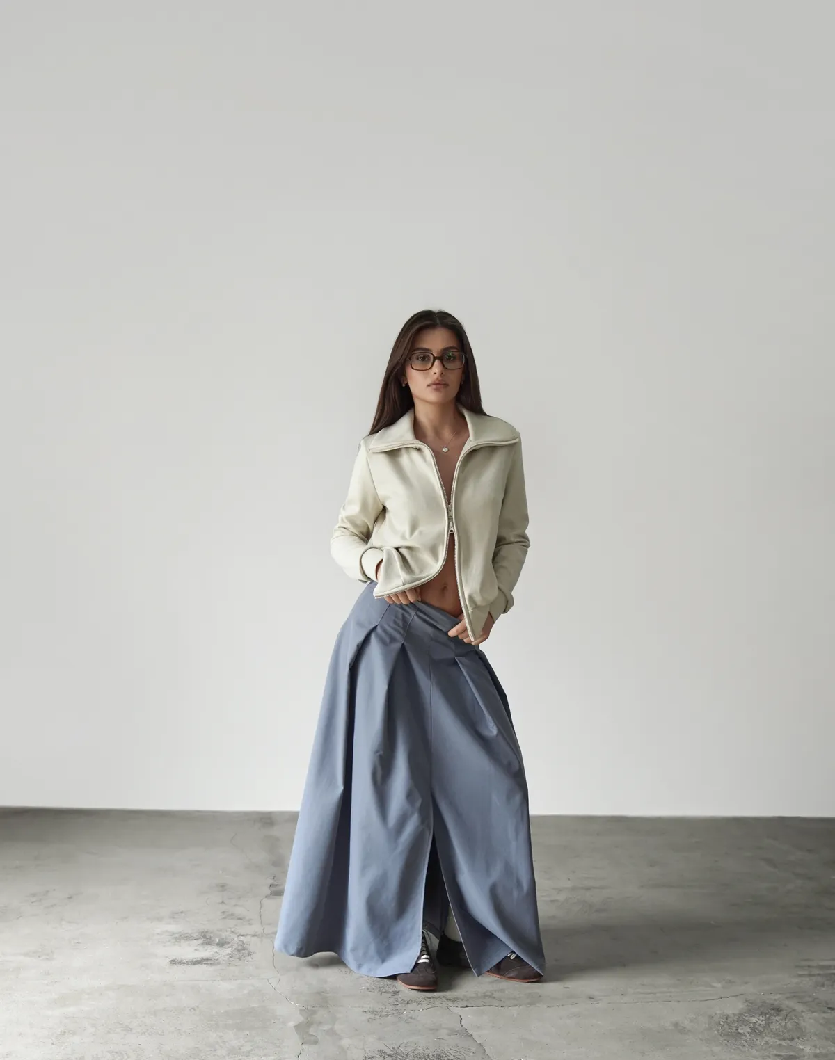 Спідниця максі у складку, сіра - Фото 7