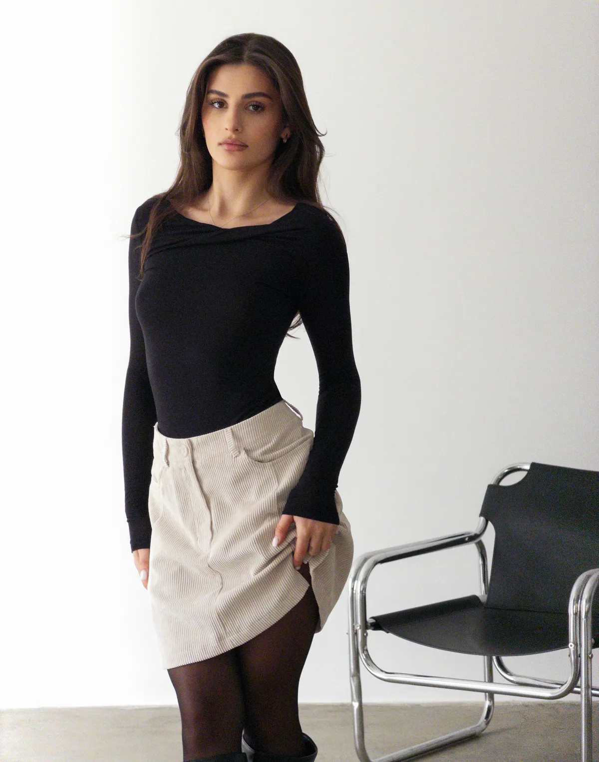 Спідниця міні вельветова, молочна - Фото 4