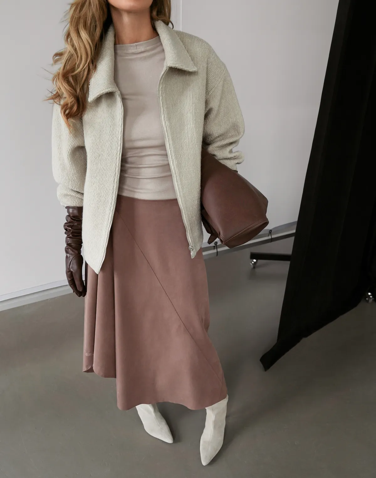 Спідниця міді з асиметричним низом, коричнева - Фото 4