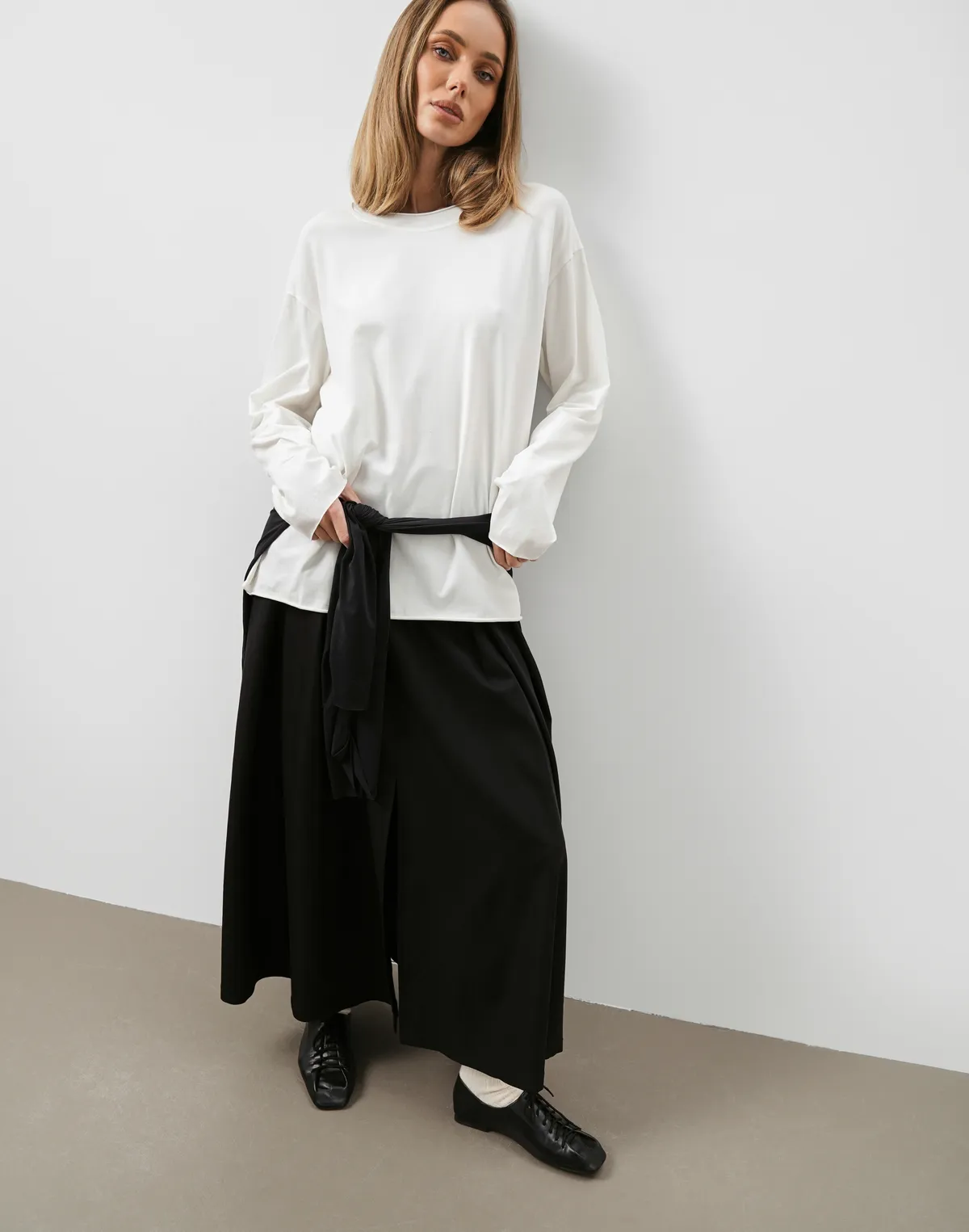 Спідниця максі у складку, чорна - Фото 7