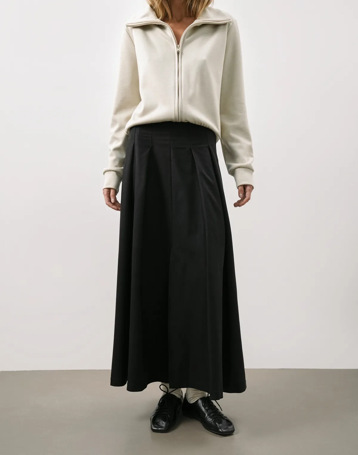 Спідниця максі у складку, чорна - Фото 4