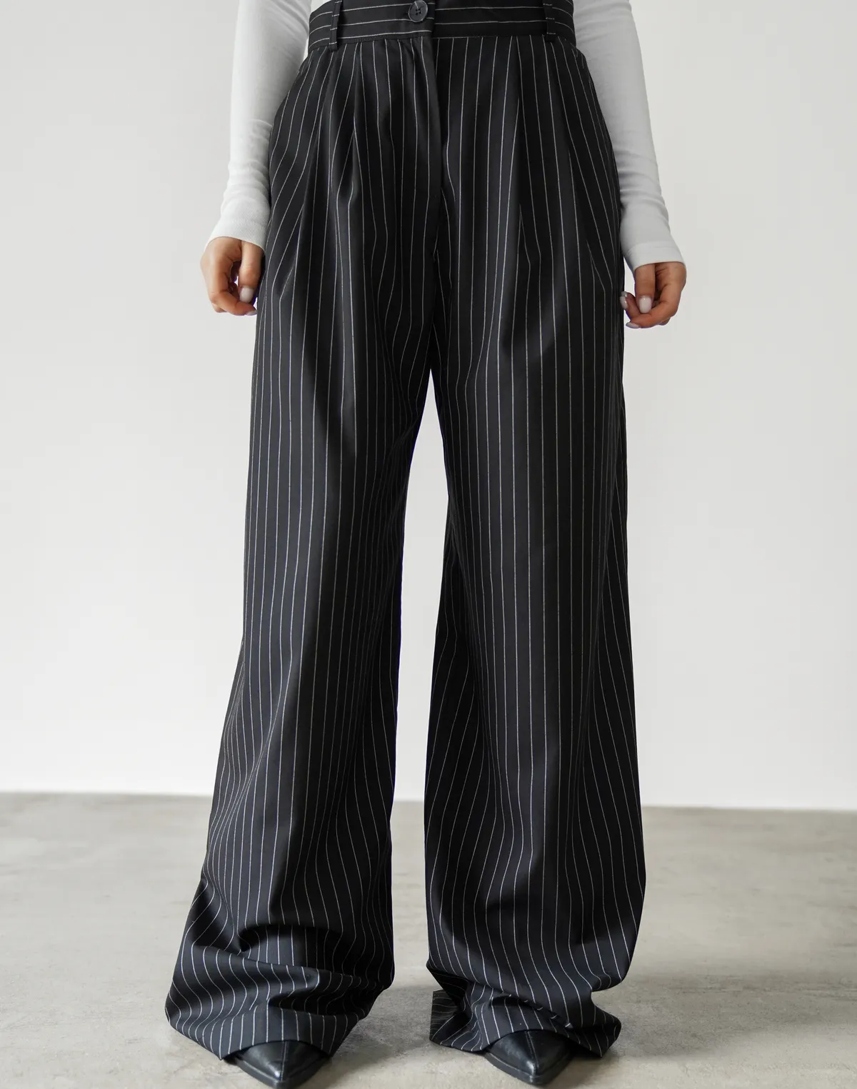 Штани у смужку із защіпами, чорні - Фото 1