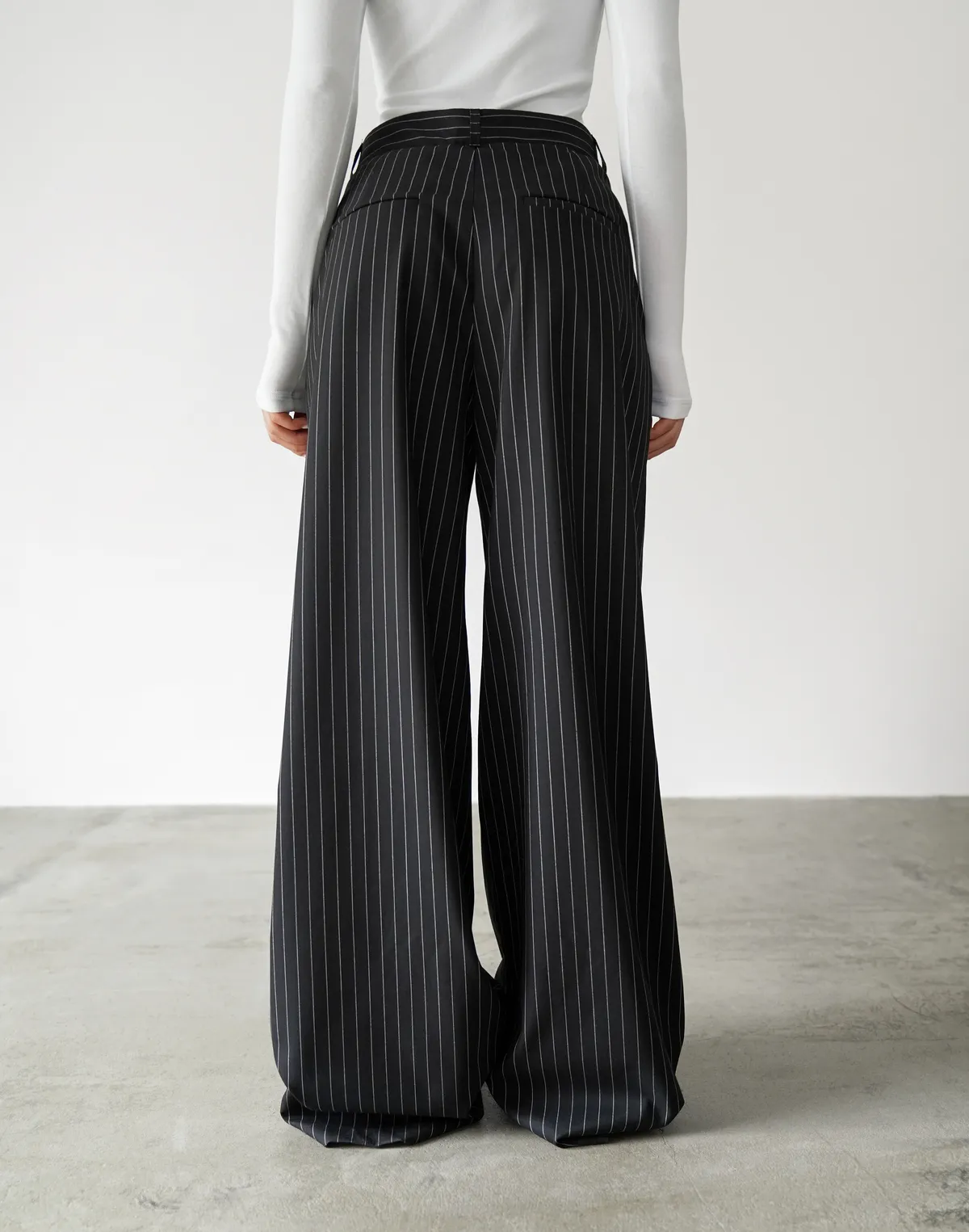 Штани у смужку із защіпами, чорні - Фото 2