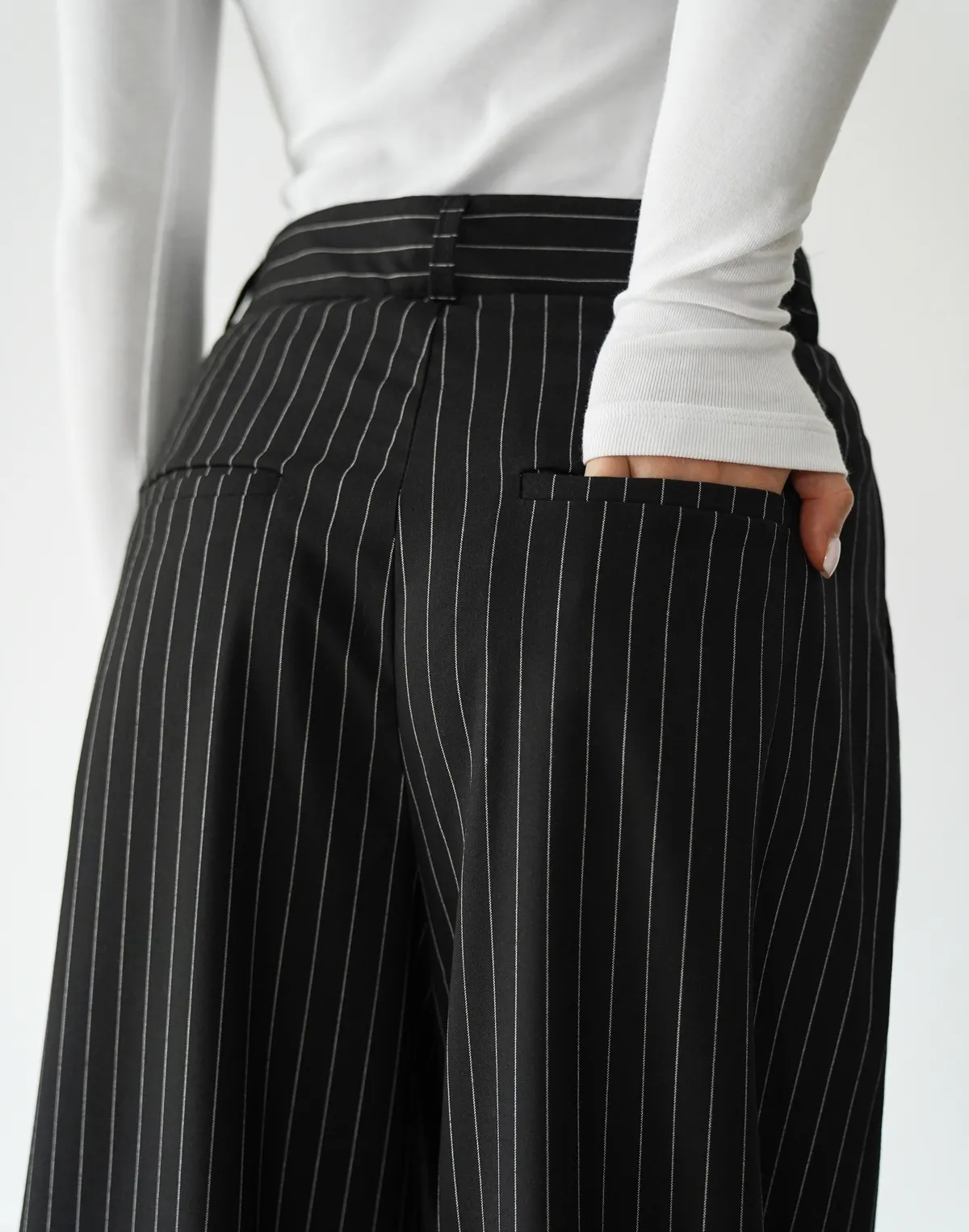 Штани у смужку із защіпами, чорні - Фото 5