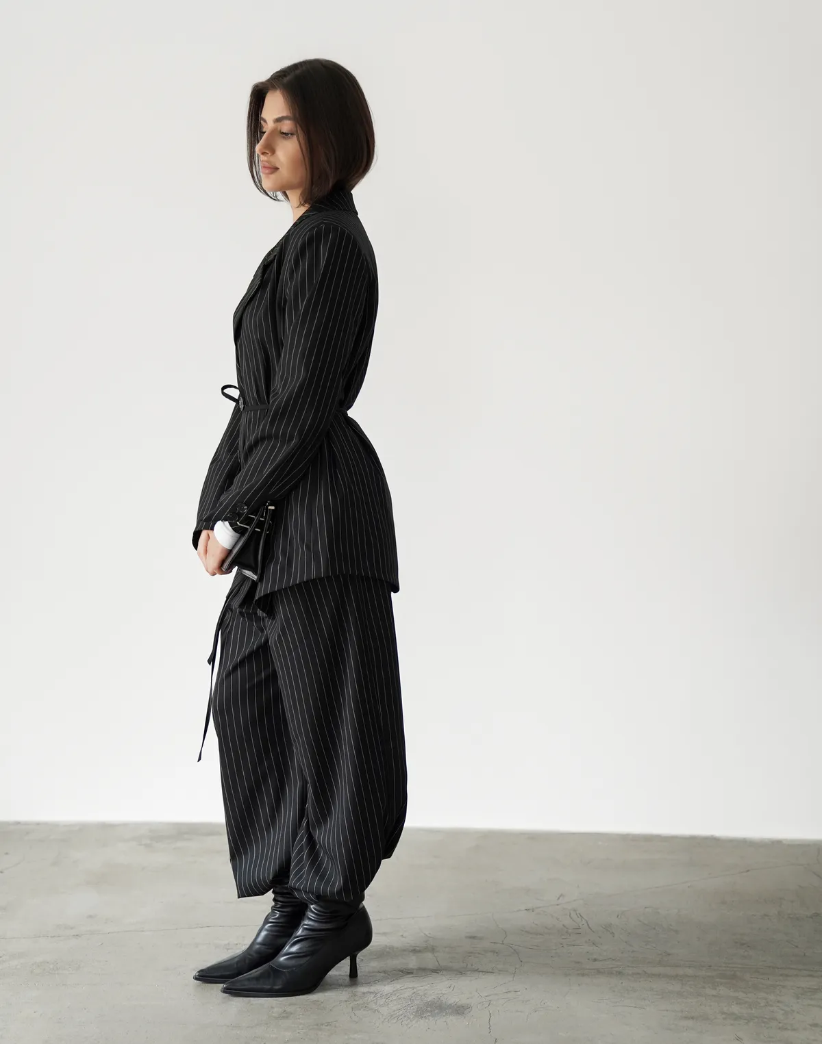 Штани у смужку із защіпами, чорні - Фото 7