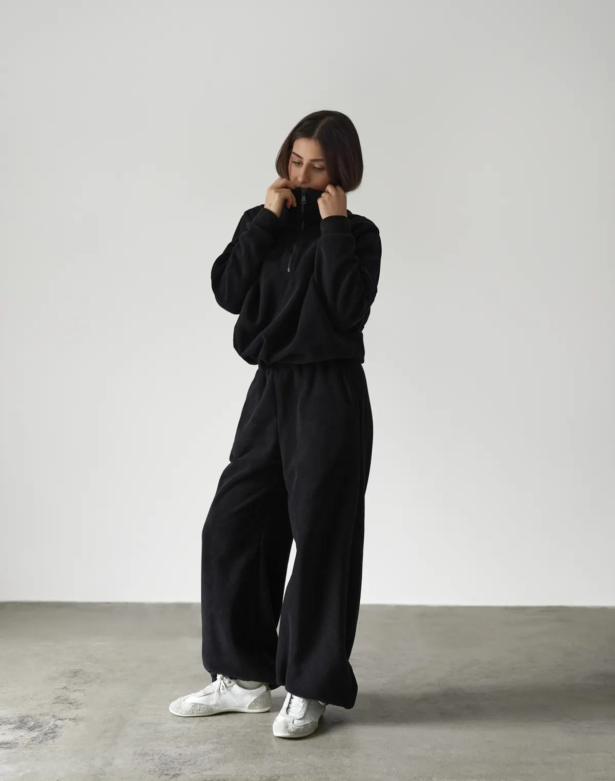 Світшот з декоративними швами флісовий, чорний - Фото 3