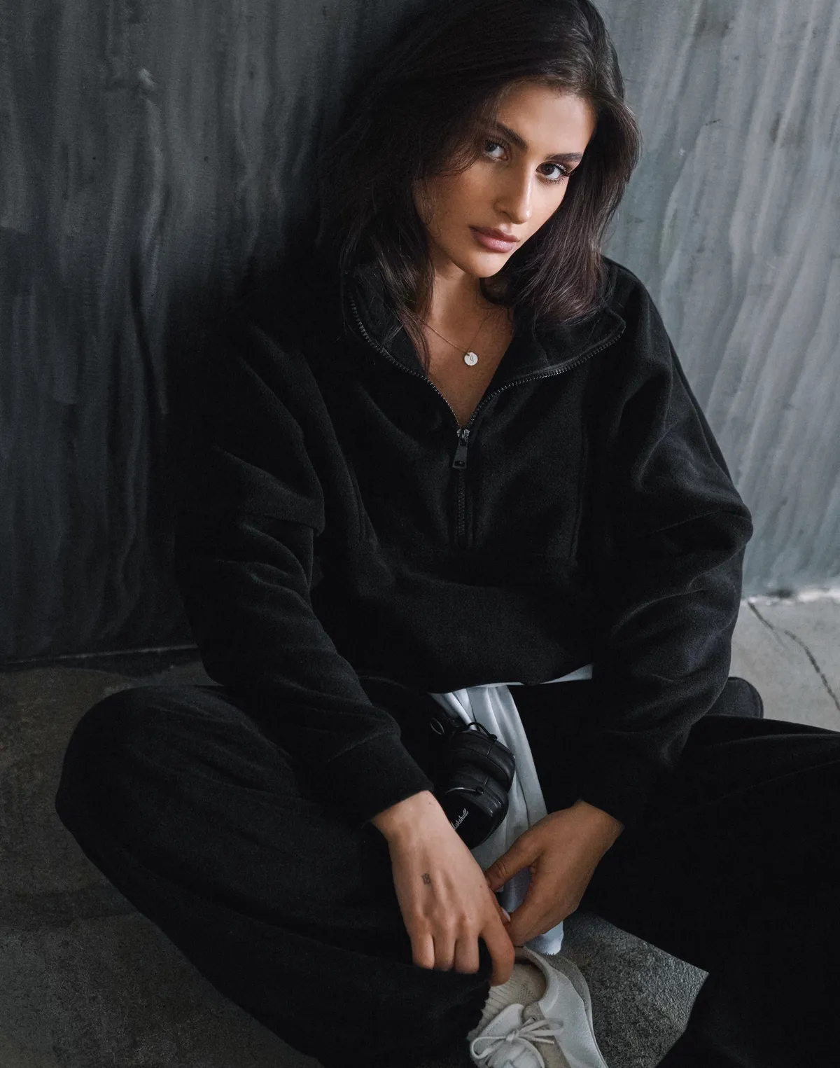 Світшот з декоративними швами флісовий, чорний - Фото 4