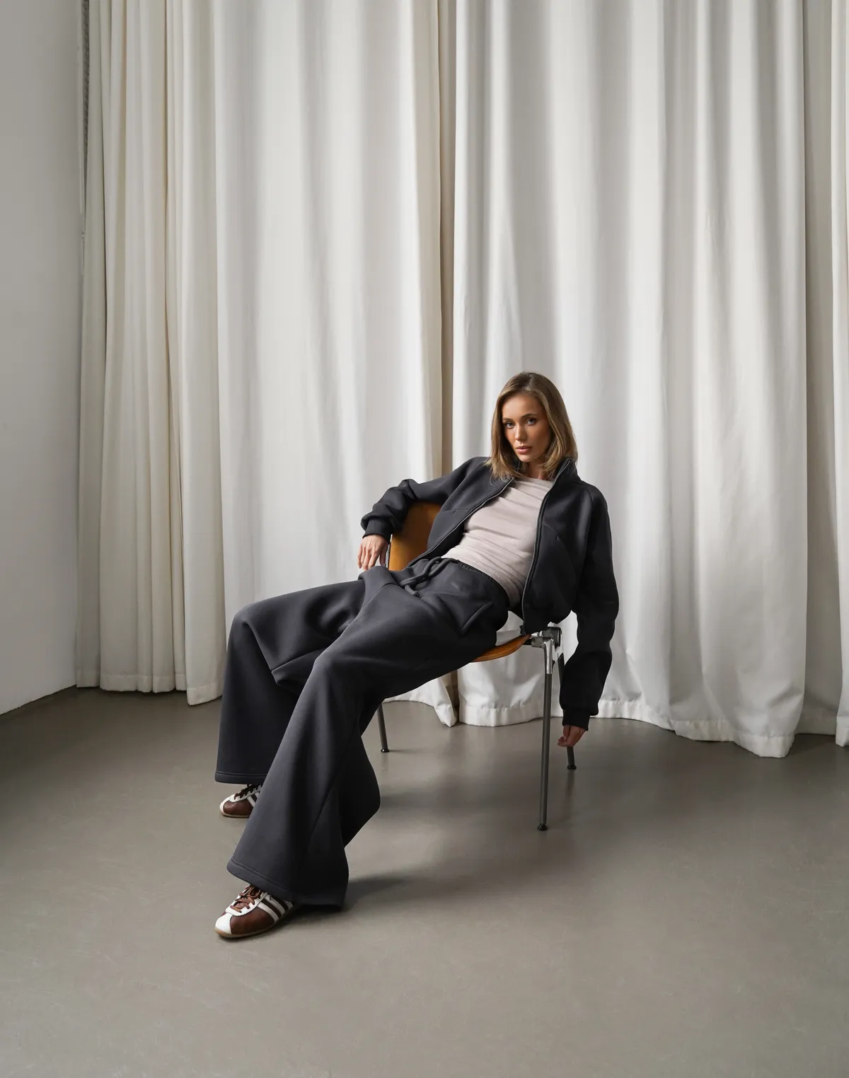 Комплект зимовий з начосом зіпер з декоративними швами та штани вільного крою, темний графіт - Фото 3