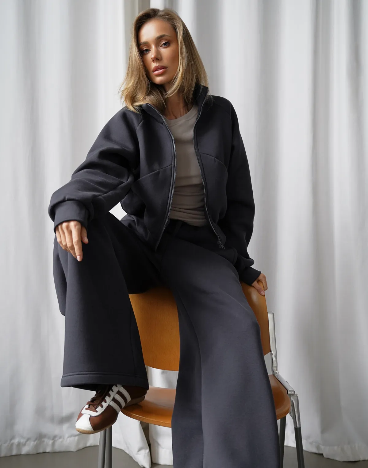 Комплект зимовий з начосом зіпер з декоративними швами та штани вільного крою, темний графіт - Фото 8