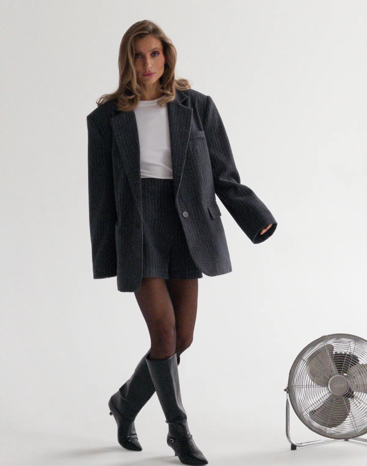 Жакет з поясом оверсайз зимовий, графітовий у смужку - Фото 3