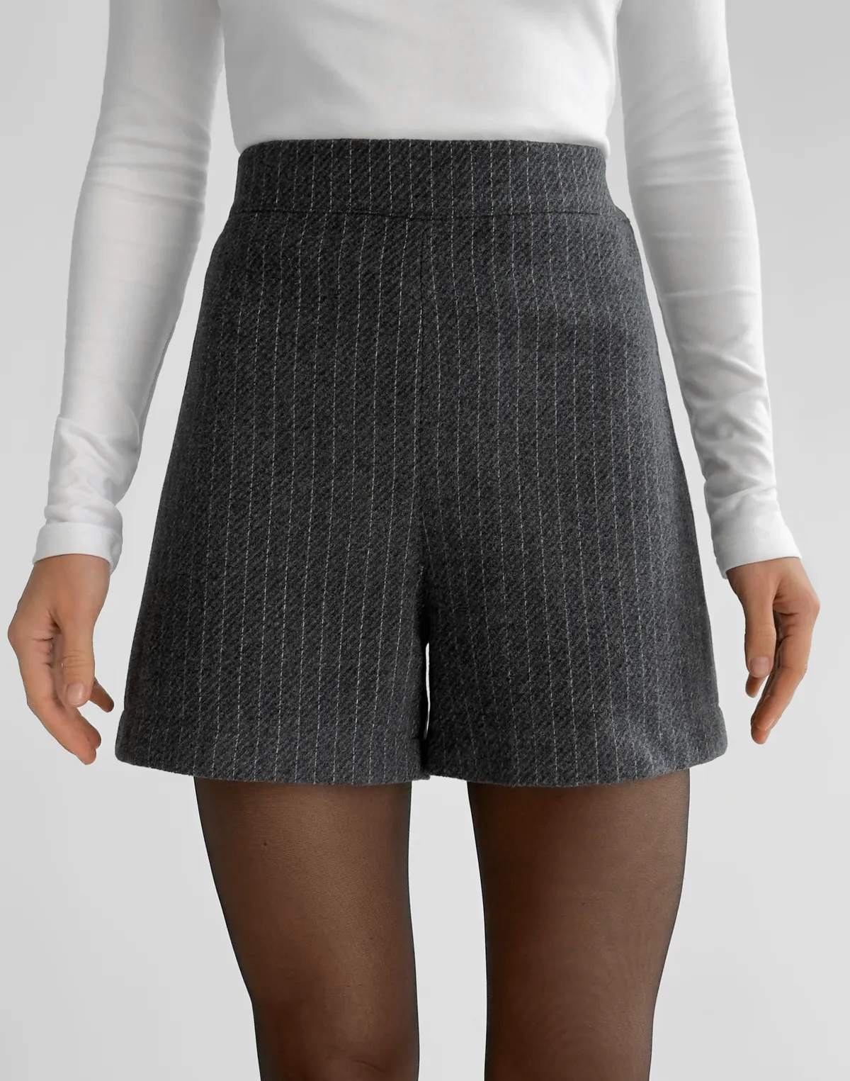 Шорти міні з високою посадкою, графіт у смужку - Фото 1