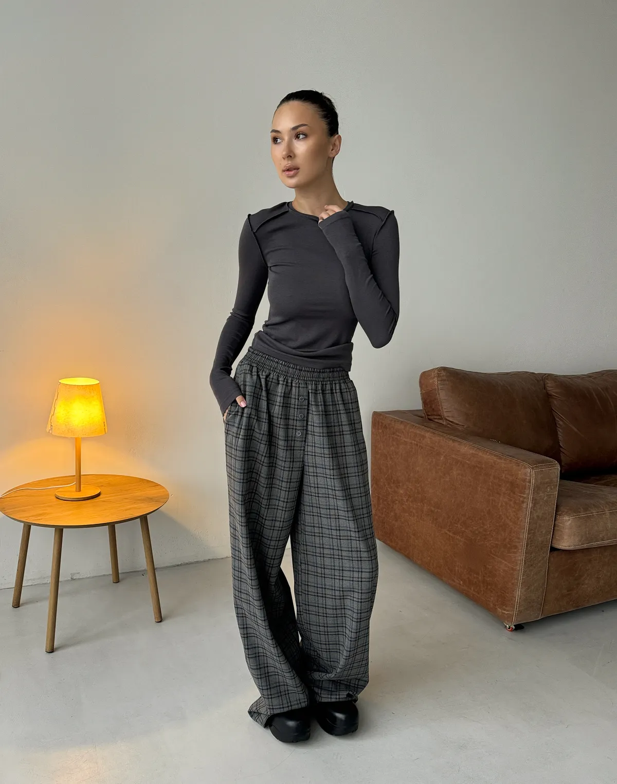 Штани у клітинку осінні у піжамному стилі, сіро-денімова клітинка - Фото 6