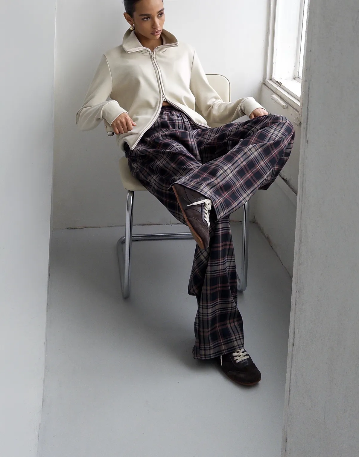 Штани у клітинку осінні у піжамному стилі, денімово-бежева клітинка - Фото 4