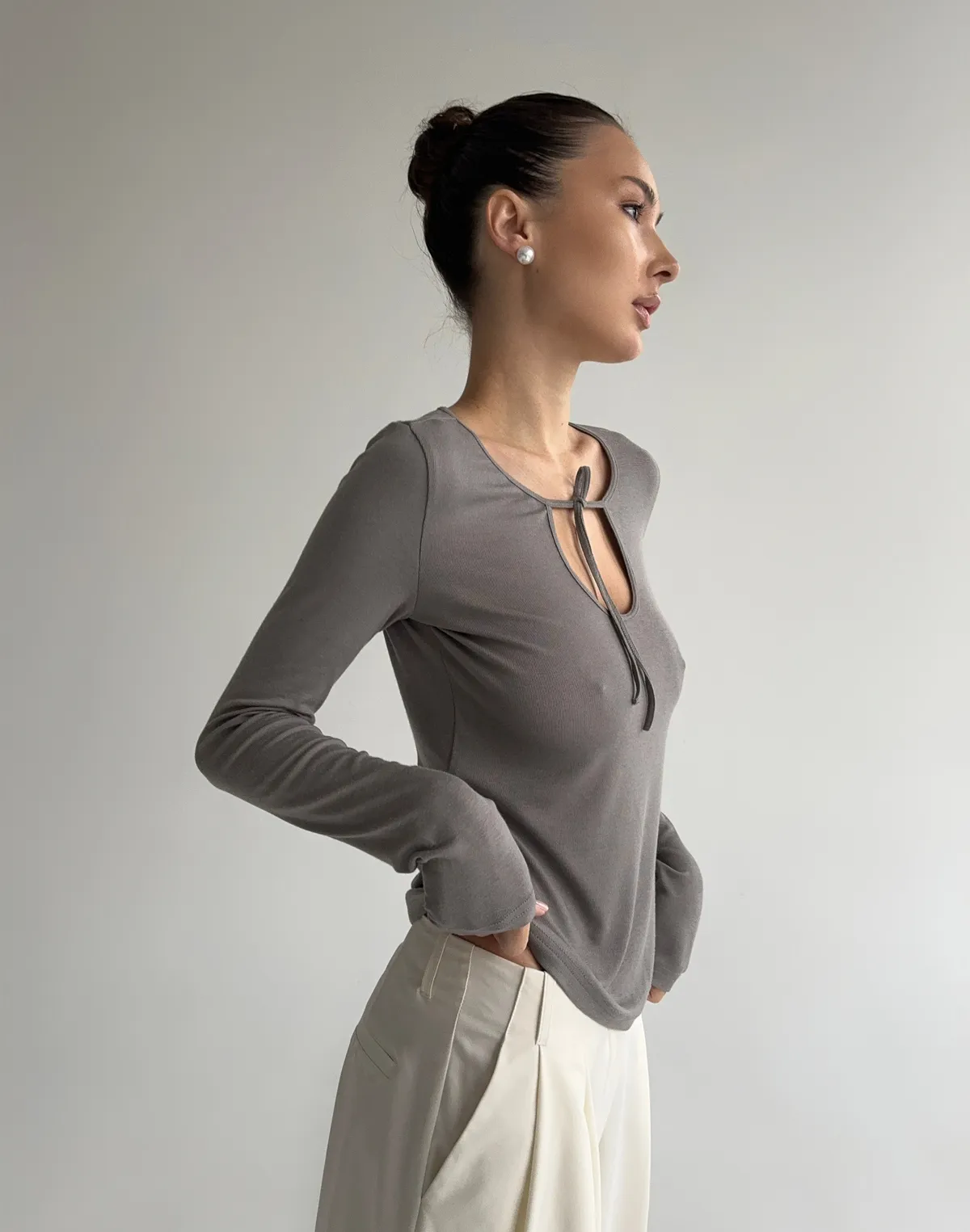 Лонгслів на зав'язці приталений, сірий - Фото 8