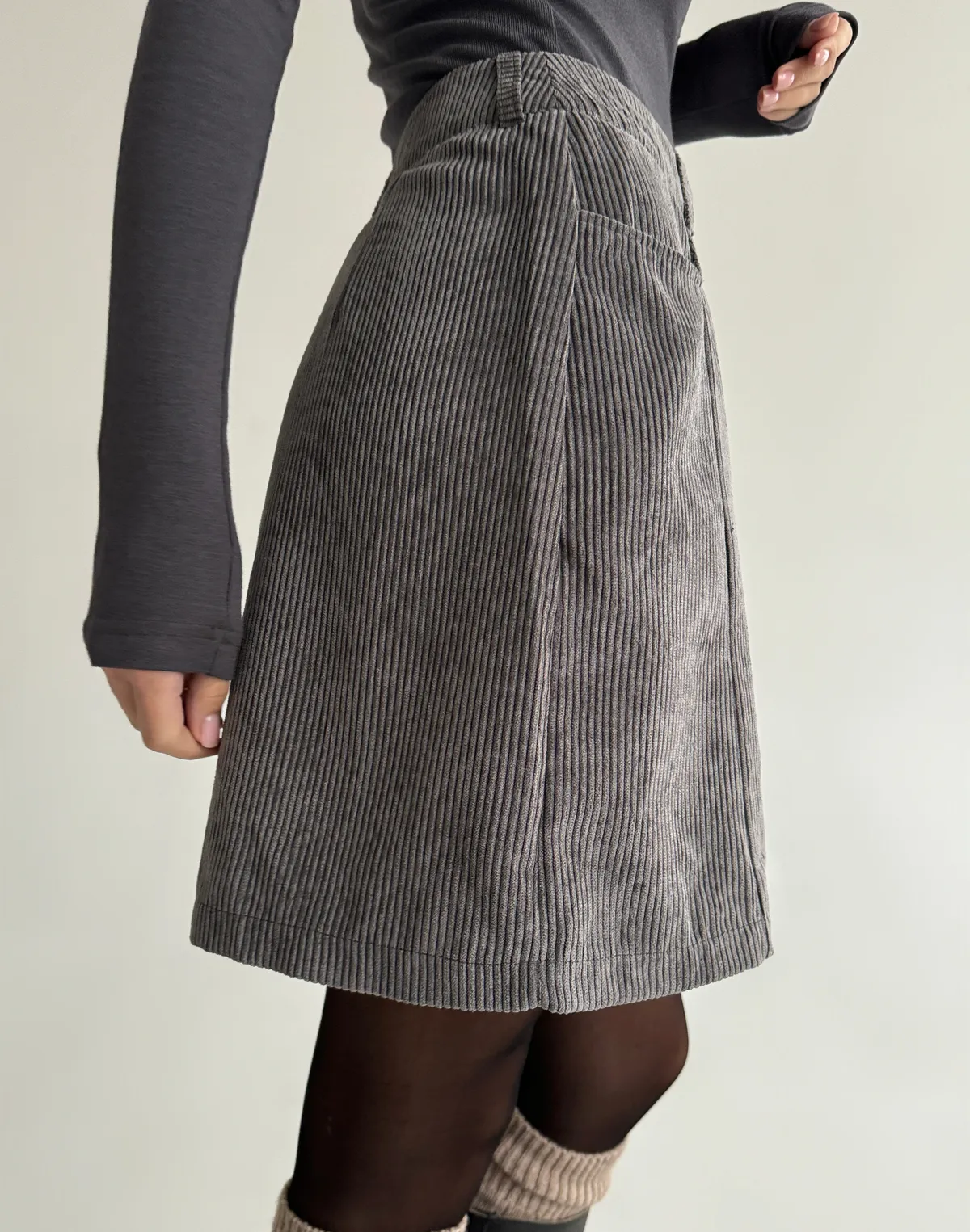 Спідниця міні вельветова, сіра - Фото 7