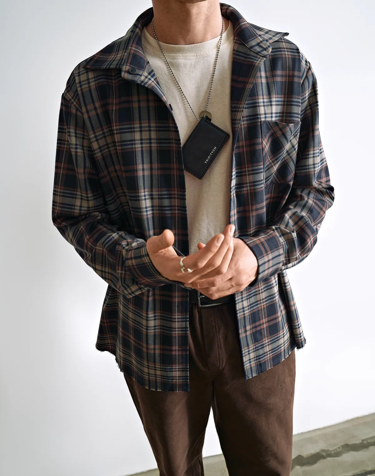 Сорочка чоловіча у клітинку, денімово-бежева - Фото 1