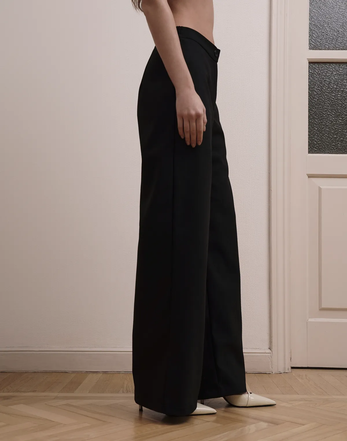 Штани прямого крою з високою посадкою, чорні - Фото 5