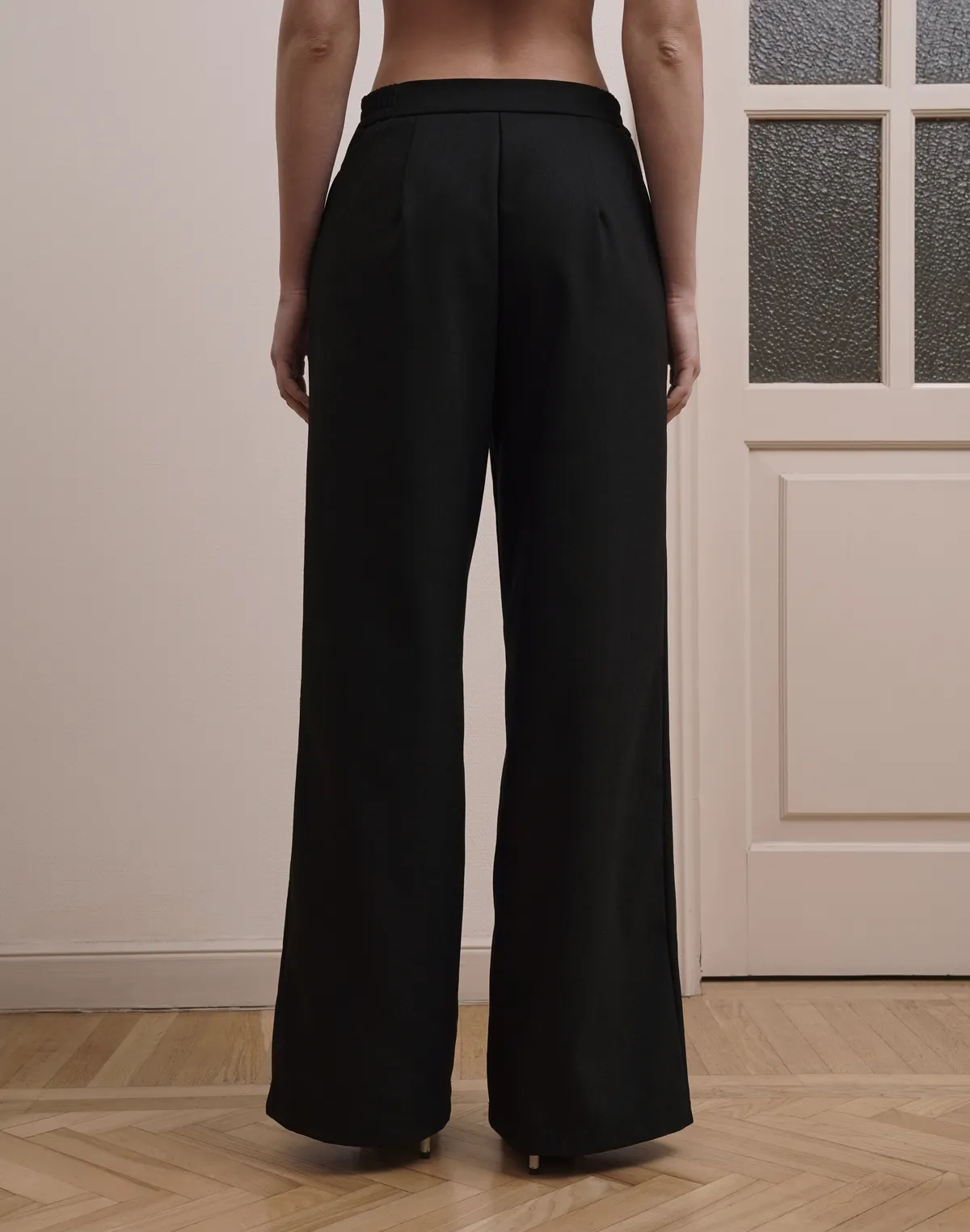 Штани прямого крою з високою посадкою, чорні - Фото 2