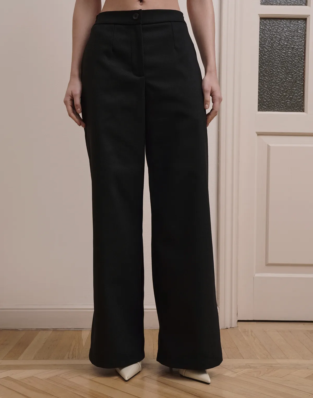 Штани прямого крою з високою посадкою, чорні - Фото 1