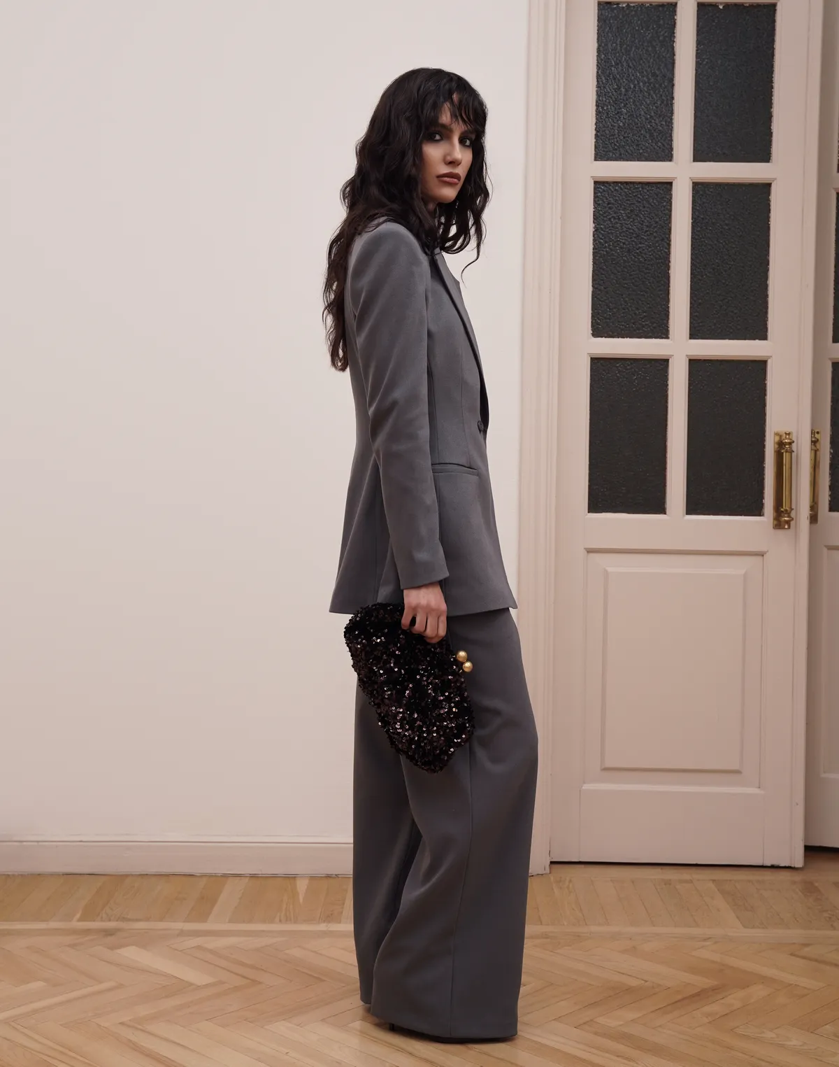 Комплект жакет з акцентною талією та штани прямого крою з високою посадкою, графіт - Фото 4