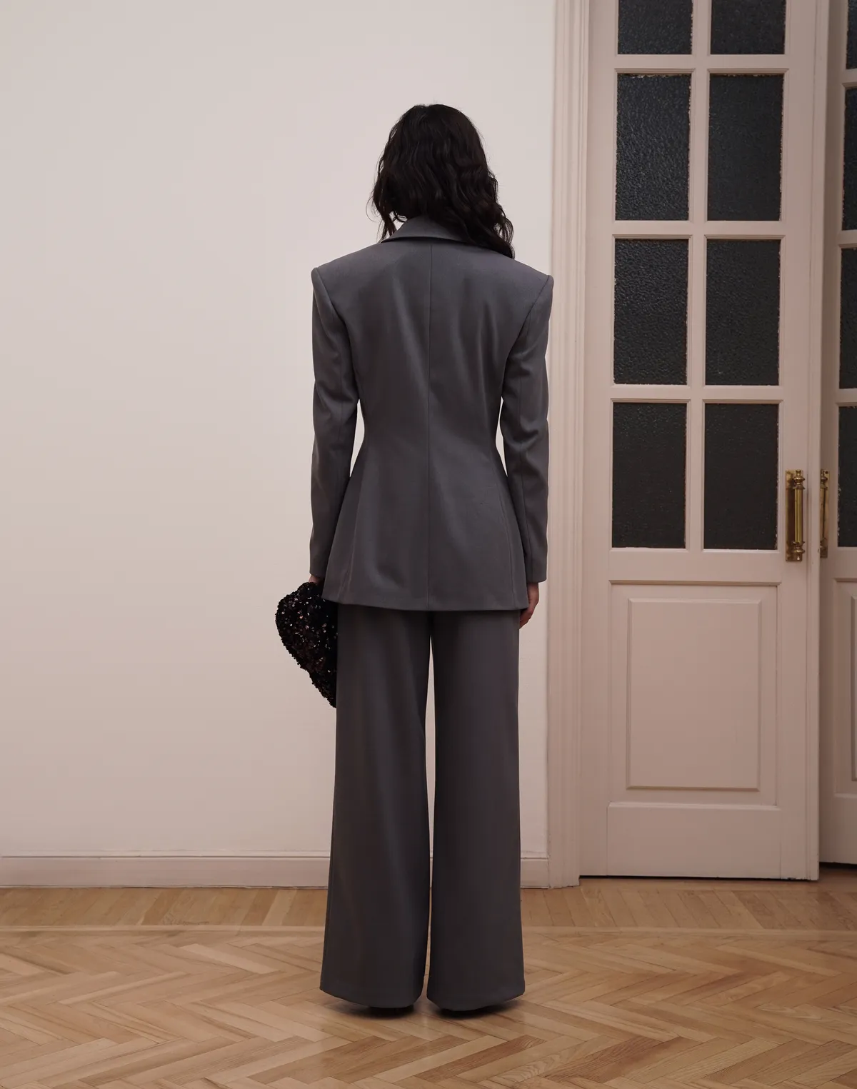 Комплект жакет з акцентною талією та штани прямого крою з високою посадкою, графіт - Фото 2