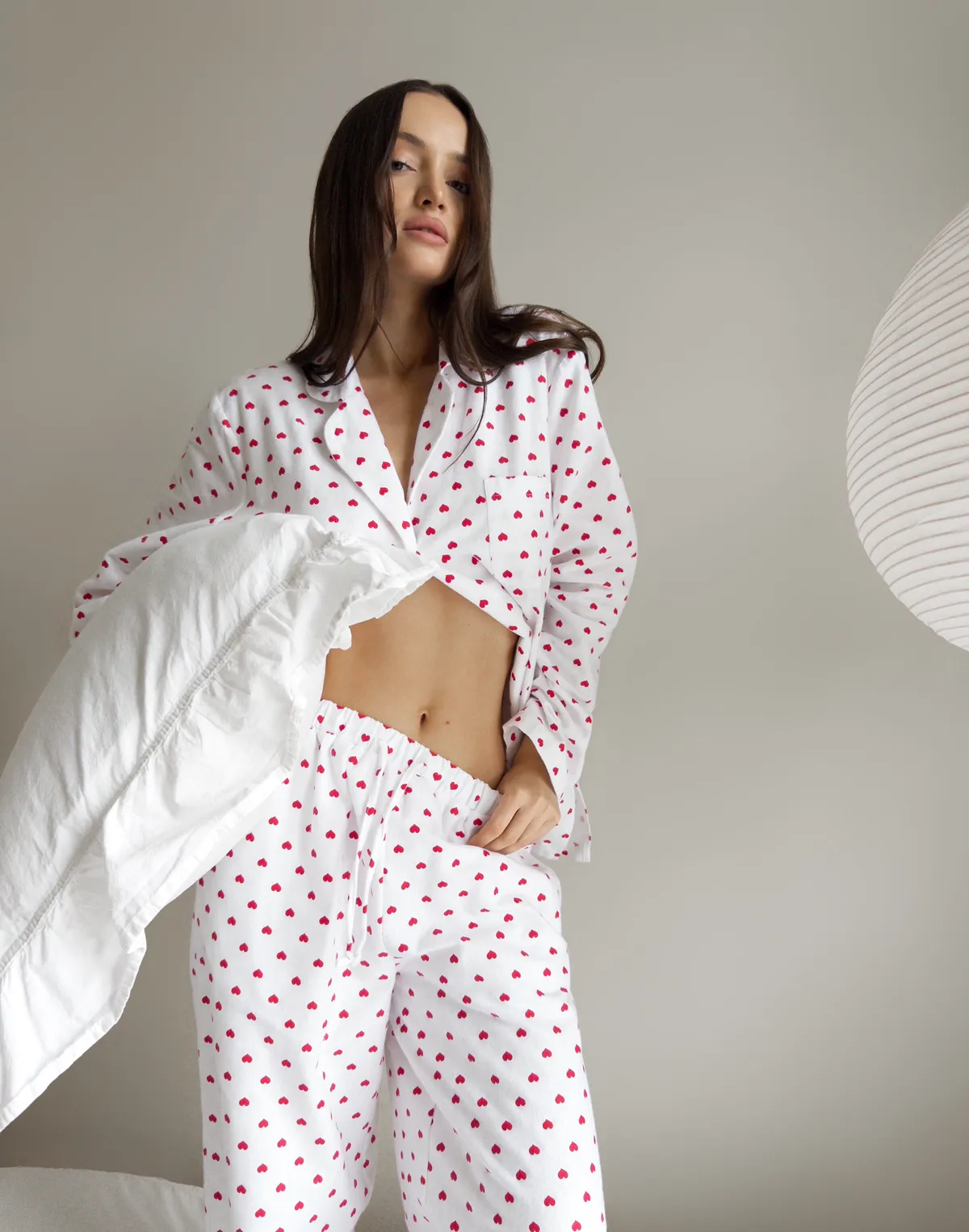 Байкова піжамна сорочка у сердечки, біло-червона - Фото 5