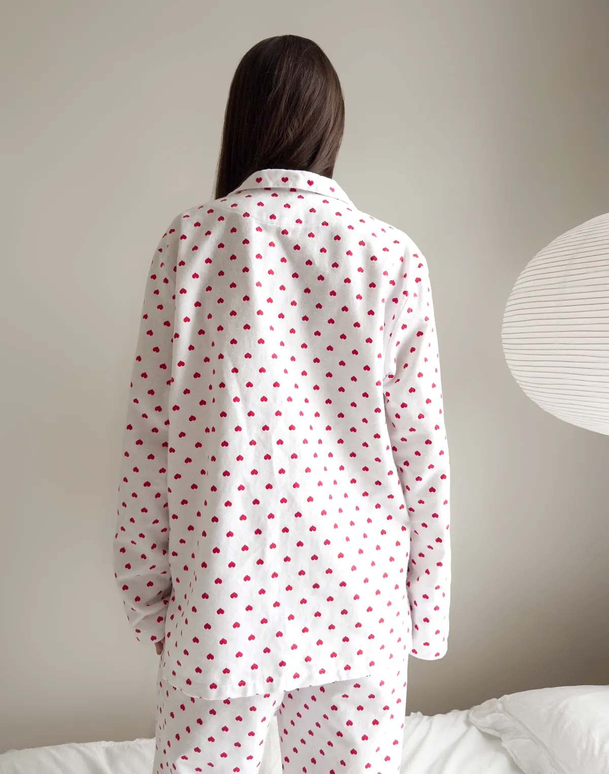 Комплект піжамний байковий сорочка та штани у сердечки, біло-червоні - Фото 2