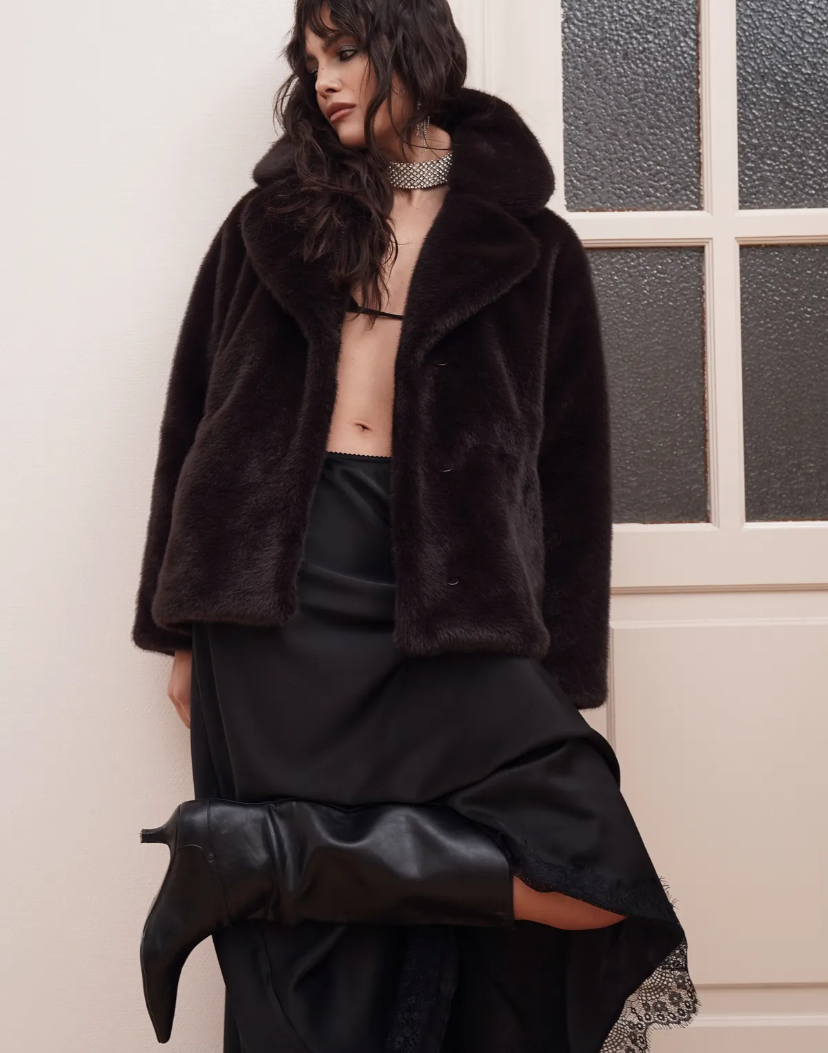 Спідниця максі сатинова з мереживом, чорна - Фото 1