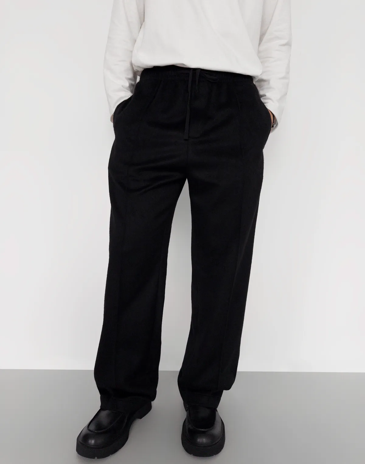 Чоловічі базові штани зимові з вовняної тканини, чорні - Фото 1