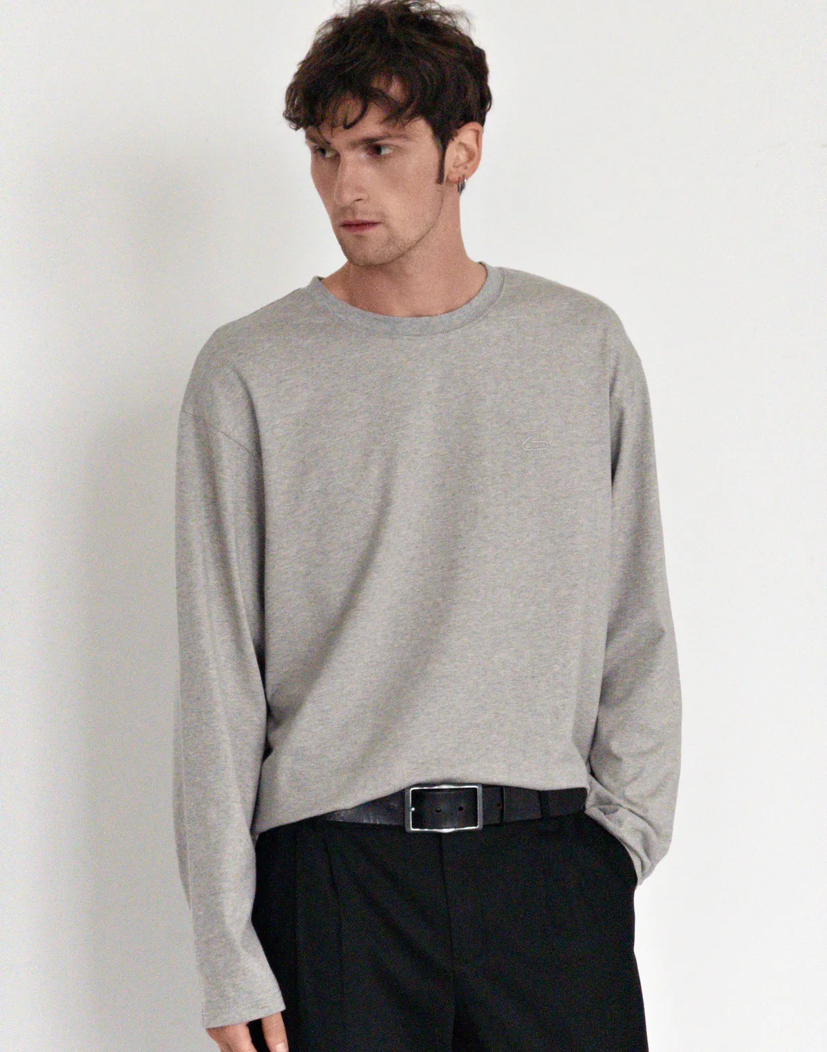 Лонгслів базовий чоловічий з м'якого бавовняного матеріалу, сірий меланж - Фото 7