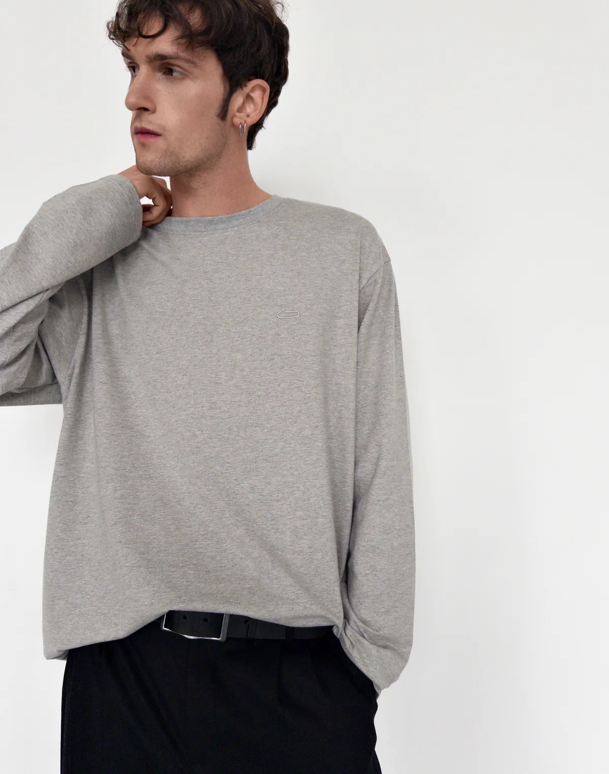 Лонгслів базовий чоловічий з м'якого бавовняного матеріалу, сірий меланж - Фото 4