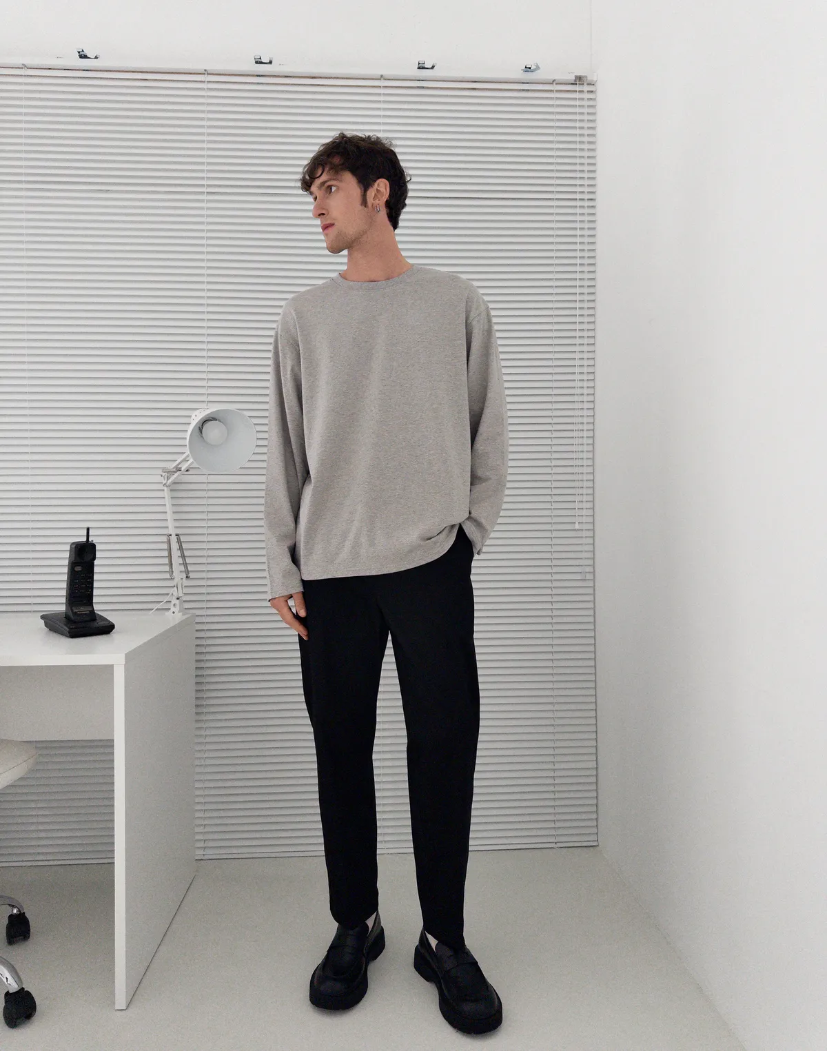 Лонгслів базовий чоловічий з м'якого бавовняного матеріалу, сірий меланж - Фото 3