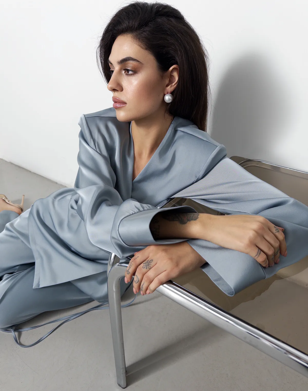 Комплект сатиновий сорочка-кімоно та штани на поясі зі шнурком, блакитні - Фото 3