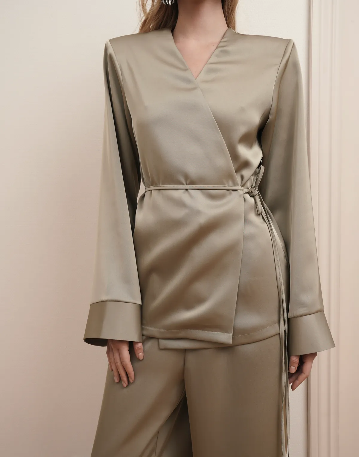 Сорочка-кімоно зі святкової колекції, оливкове дерево - Фото 1