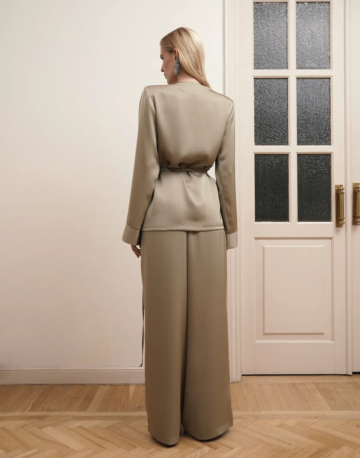 Комплект сатиновий сорочка-кімоно та штани на поясі зі шнурком, оливкове дерево - Фото 2