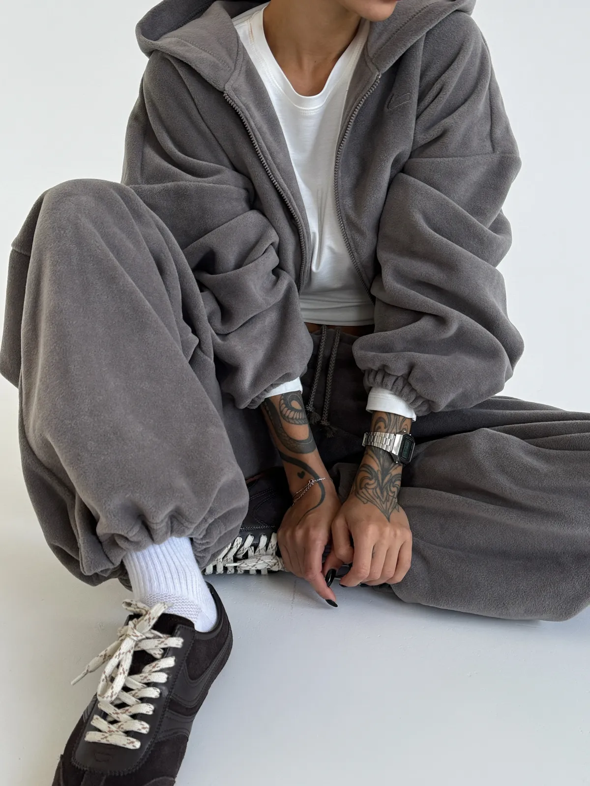 Fleecowa bluza zapinana na zamek o luźnym kroju ze ściągaczem, dymno-szary - Фото 6