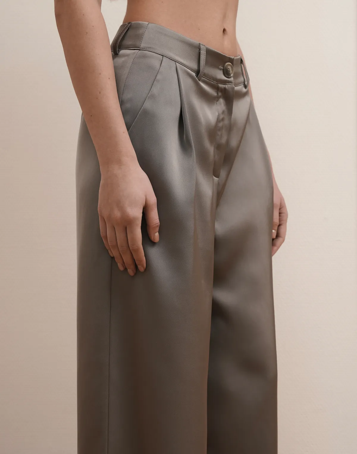 Штани сатинові зі святкової колекції базові, сталеві - Фото 5