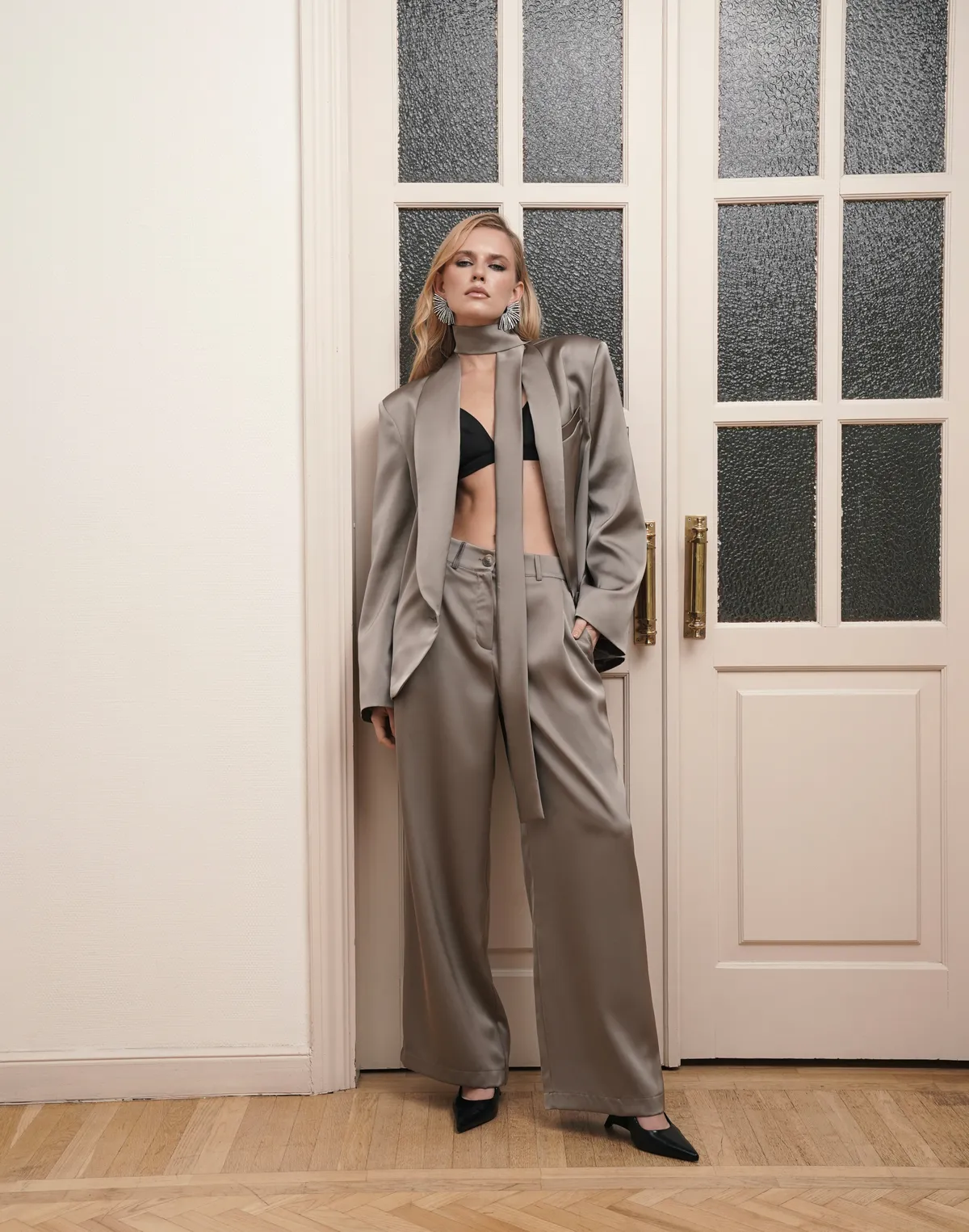 Штани сатинові зі святкової колекції базові, сталеві - Фото 3