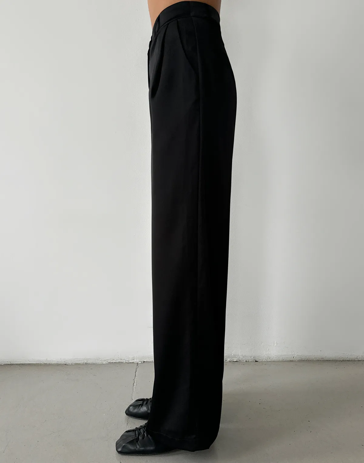 Штани сатинові зі святкової колекції базові, чорні - Фото 8