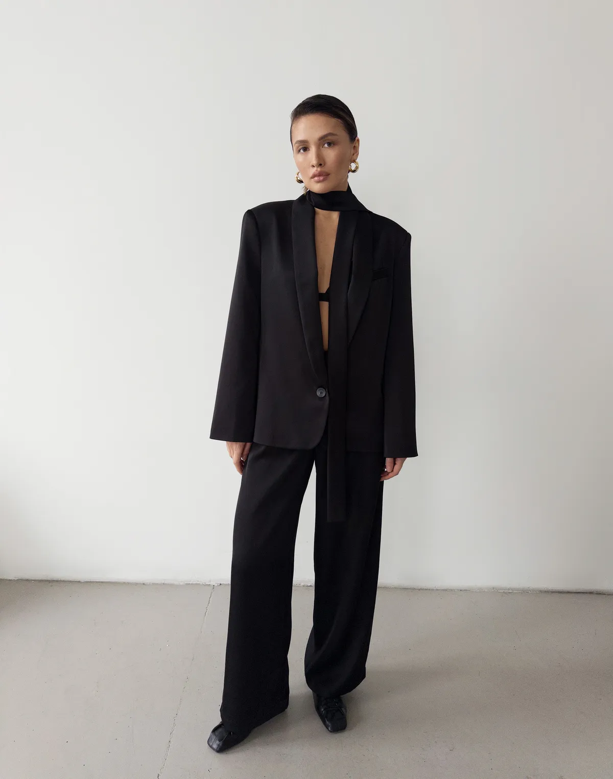 Штани сатинові зі святкової колекції базові, чорні - Фото 3