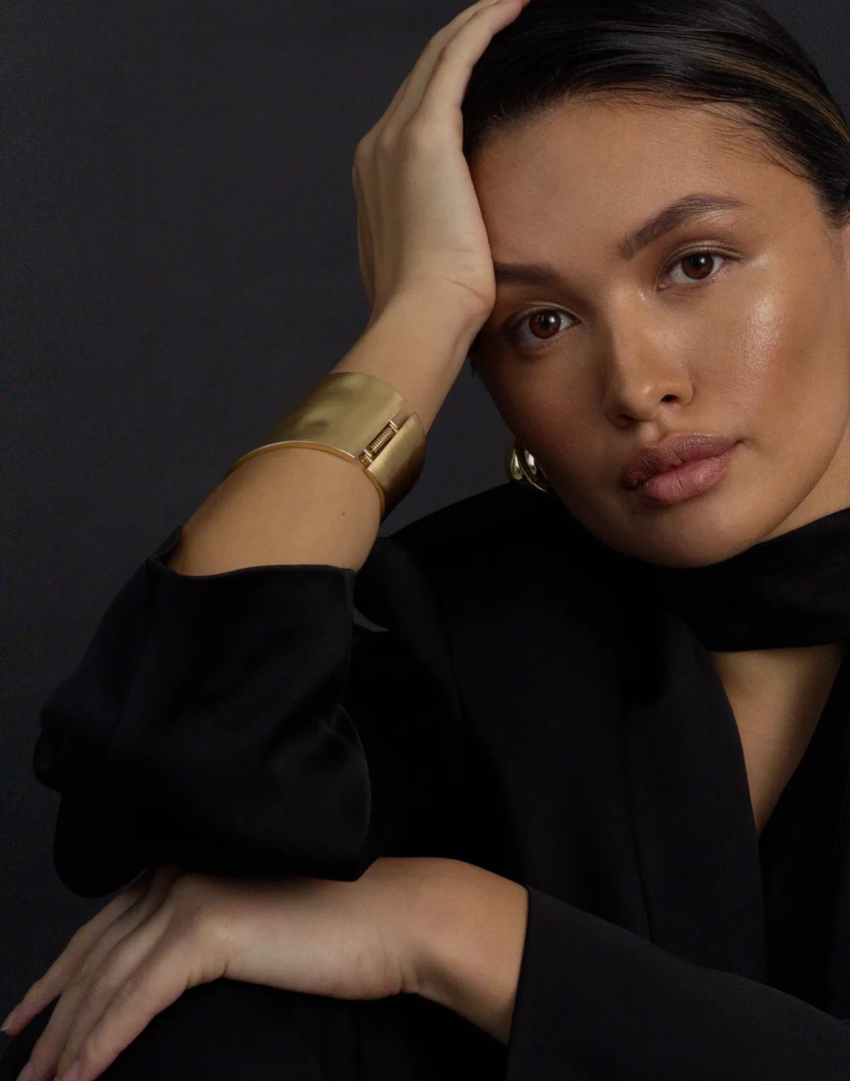 Жакет сатиновий з декоративним шарфиком, чорний - Фото 5