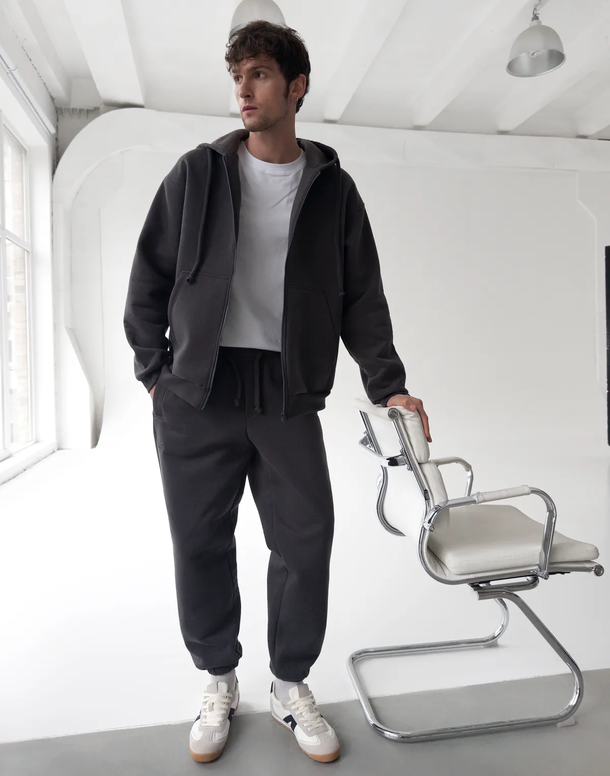 Лонгслів базовий чоловічий з м'якого бавовняного матеріалу, білий - Фото 8