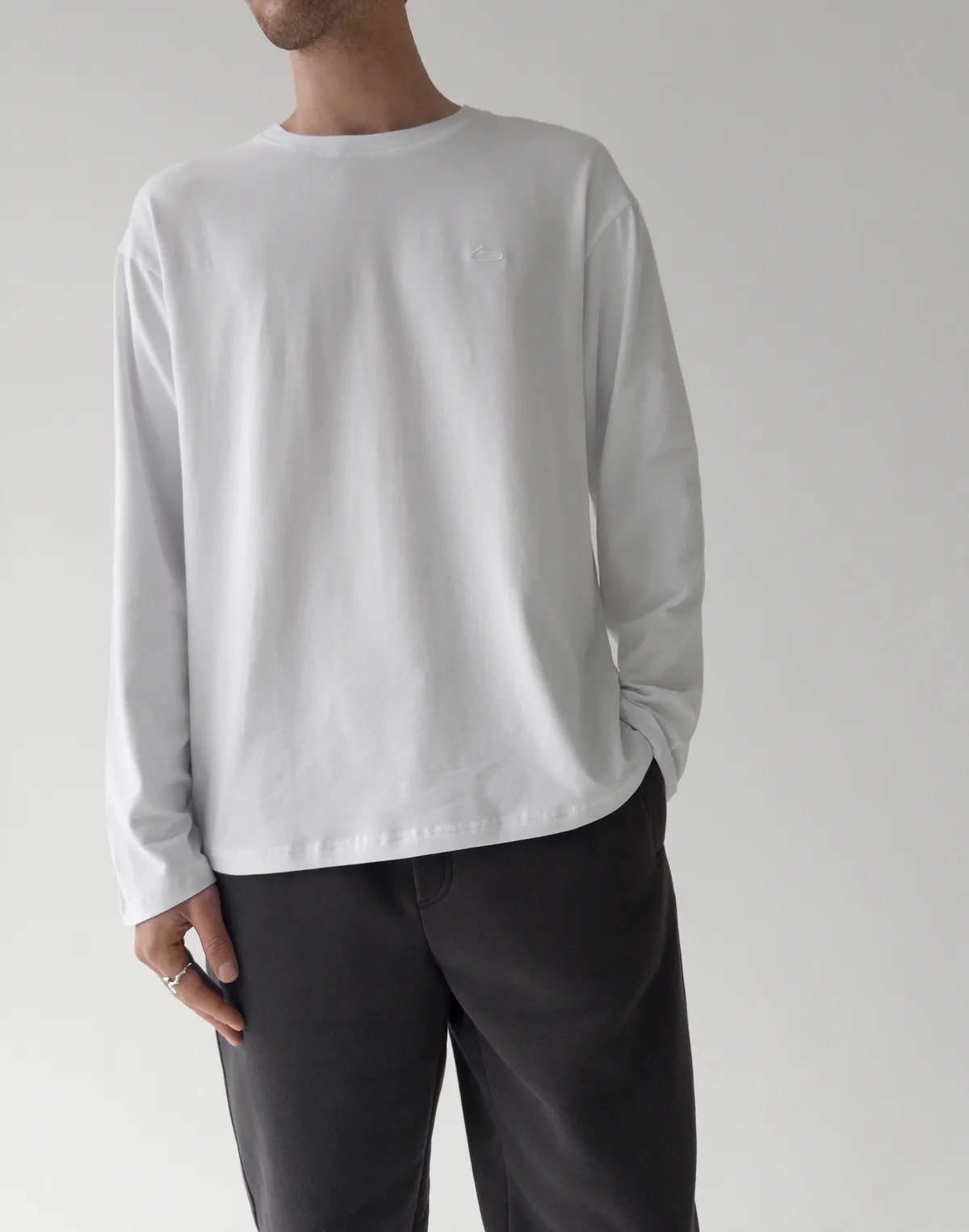 Лонгслів базовий чоловічий з м'якого бавовняного матеріалу, білий - Фото 1