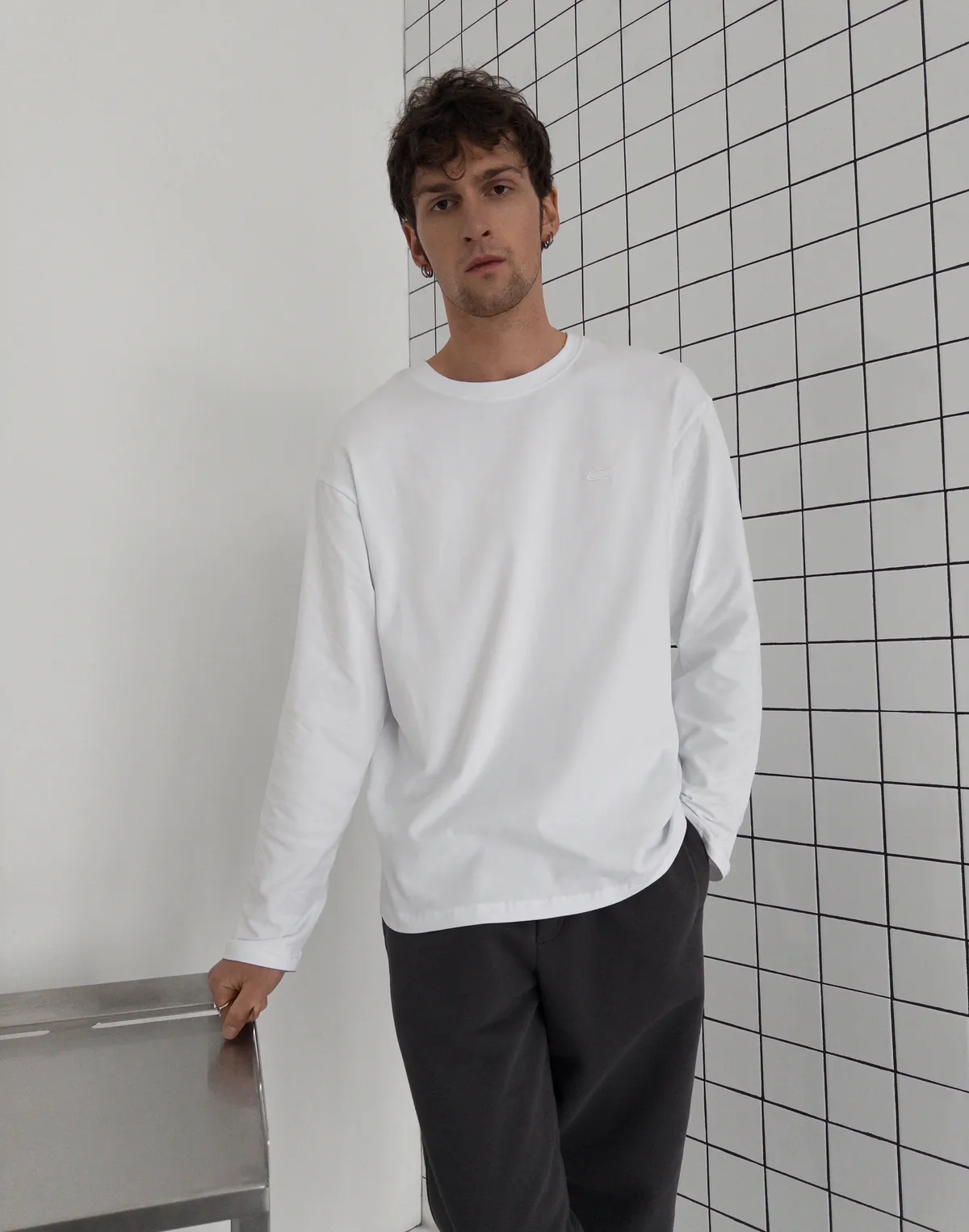Лонгслів базовий чоловічий з м'якого бавовняного матеріалу, білий - Фото 5