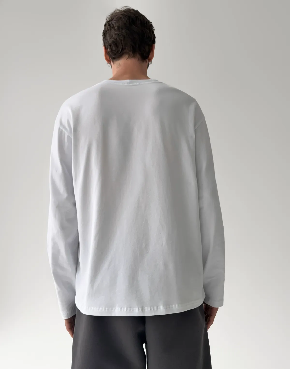 Лонгслів базовий чоловічий з м'якого бавовняного матеріалу, білий - Фото 2