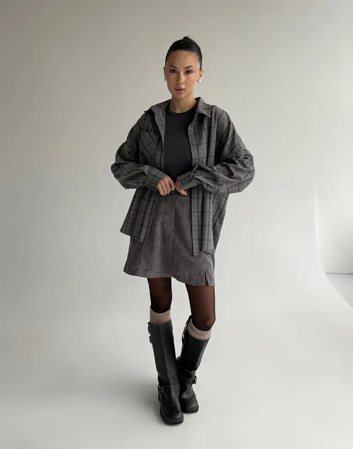 Сорочка жіноча оверсайз з необробленим краєм, сіро-рожева - Фото 7